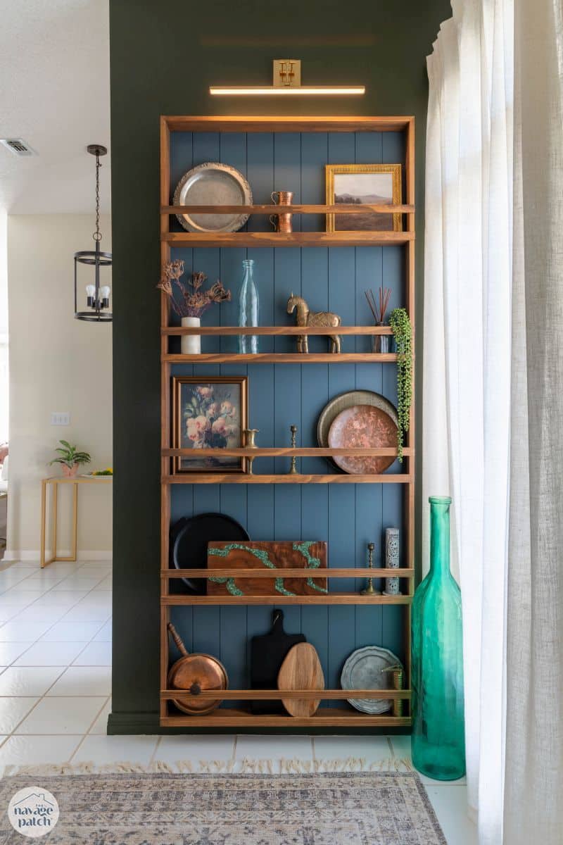 Stunning DIY Plate Rack by TheNavagePatch.com